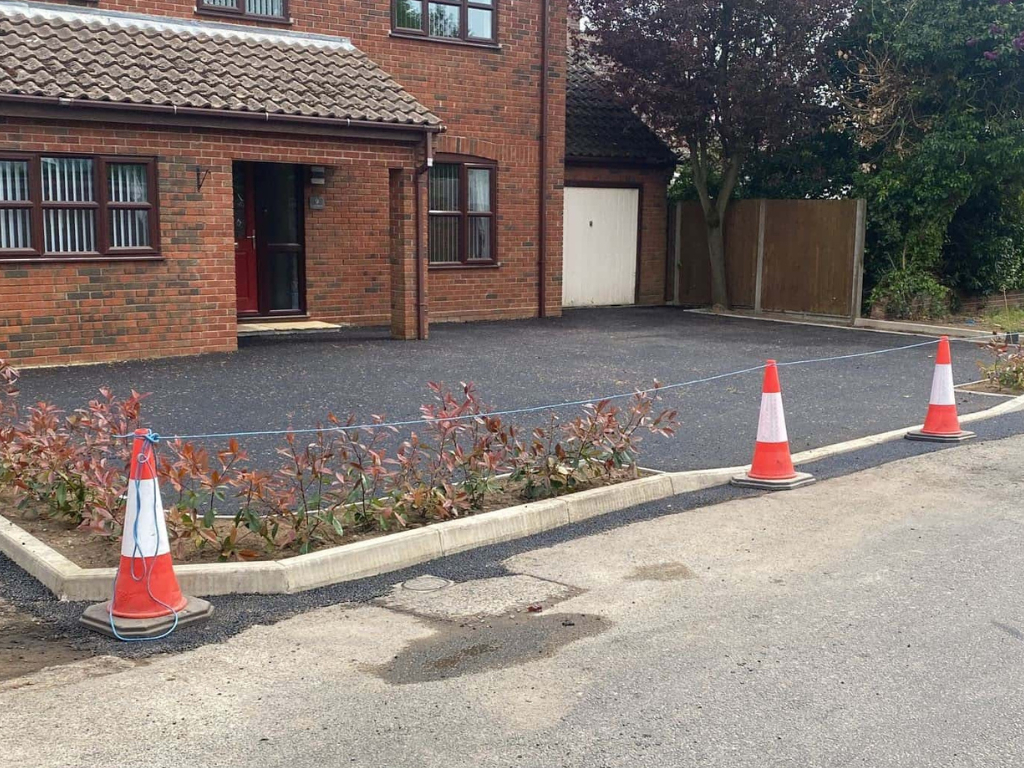 This is a newly installed tarmac driveway just installed by Downham Market Driveways